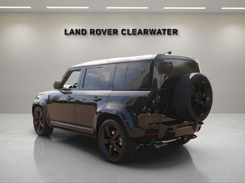 New 2026 Land Rover Defender 110 X-Dynamic SE image 3