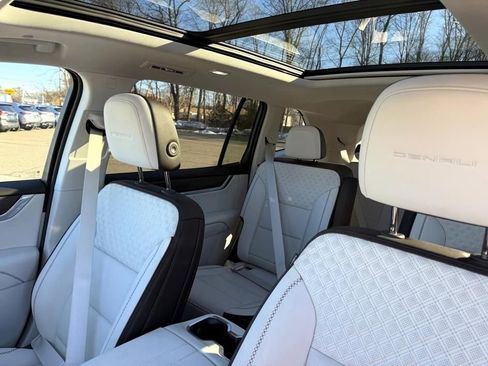 Used 2025 GMC Acadia Denali w/ Super Cruise Package image 16