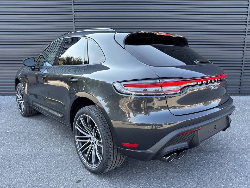 Certified 2026 Porsche Macan AWD/4WD image 3