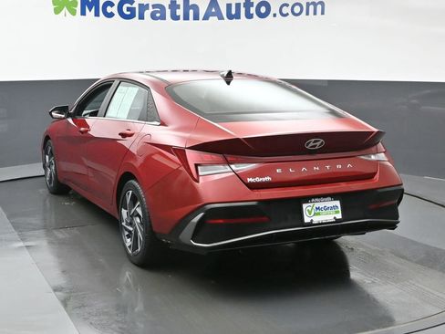 Used 2025 Hyundai Elantra SEL image 24