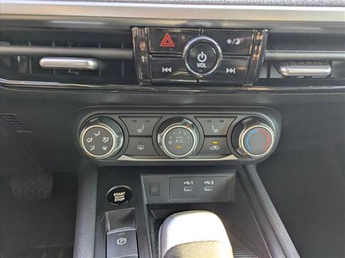 Used 2025 Nissan Kicks SV w/ SV Premium Package FWD image 19