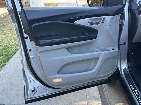 Used 2019 Honda Pilot Touring image 48
