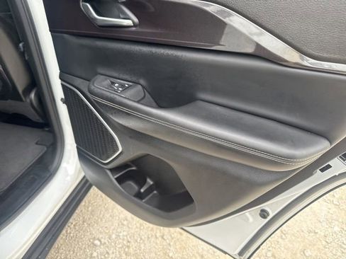 Used 2022 Jeep Grand Cherokee Altitude image 19