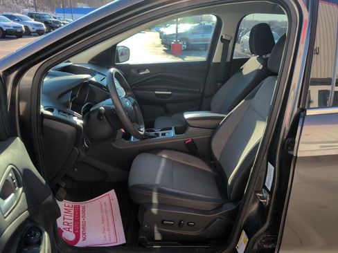 Used 2017 Ford Escape SE image 9