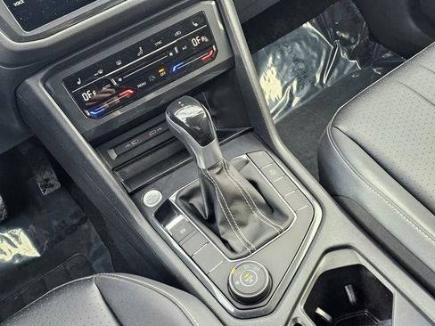 Used 2022 Volkswagen Tiguan SE image 35