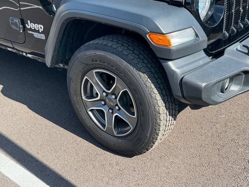 Used 2018 Jeep Wrangler Unlimited Sport S AWD/4WD image 10