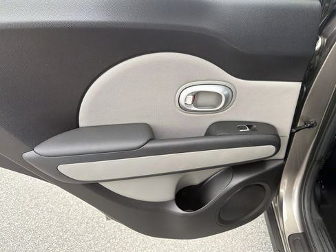 Used 2018 Kia Soul FWD image 26