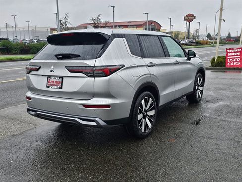 New 2026 Mitsubishi Outlander SE image 5