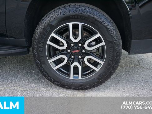 Used 2024 GMC Yukon XL AT4 w/ Technology Package image 16