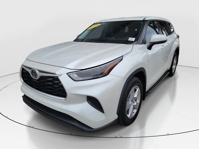 Used 2022 Toyota Highlander L FWD image 3
