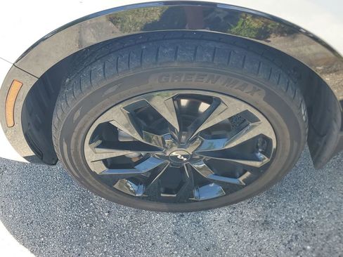 Used 2023 Kia Sorento SX image 4