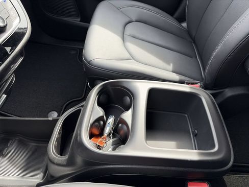 New 2026 Chrysler Pacifica Select w/ S Appearance Package FWD image 20
