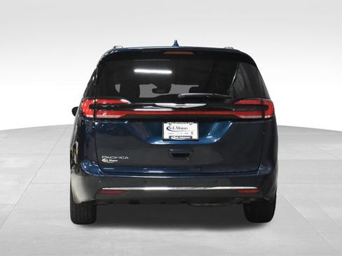 Used 2022 Chrysler Pacifica Touring-L image 8