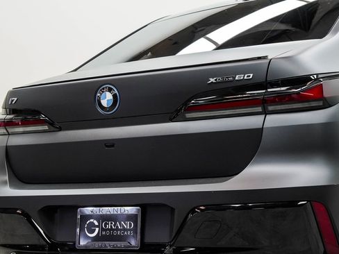 Used 2023 BMW i7 xDrive60 AWD/4WD image 12