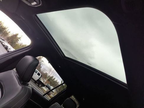 New 2025 Jeep Grand Cherokee L Limited w/ Luxury Tech Group II image 22