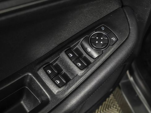 Used 2018 Ford Edge SE image 32