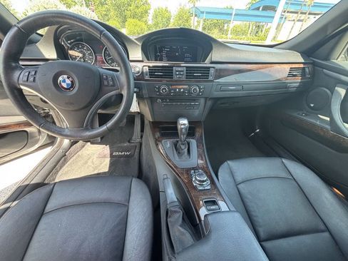 Used 2010 BMW 328i Convertible w/ Premium Pkg RWD image 12