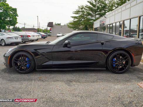 Used 2017 Chevrolet Corvette Stingray Coupe RWD image 4
