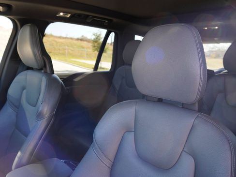 Used 2020 Volvo XC90 T6 Momentum w/ Advanced Package image 10