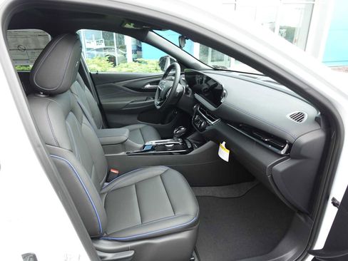New 2026 Buick Envista Sport Touring w/ Convenience II Package FWD image 28