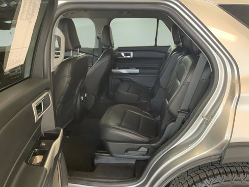 Used 2022 Ford Explorer XLT w/ Equipment Group 202A image 23