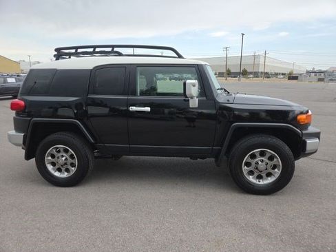 Used 2011 Toyota FJ Cruiser 4WD w/ Convenience Pkg image 2