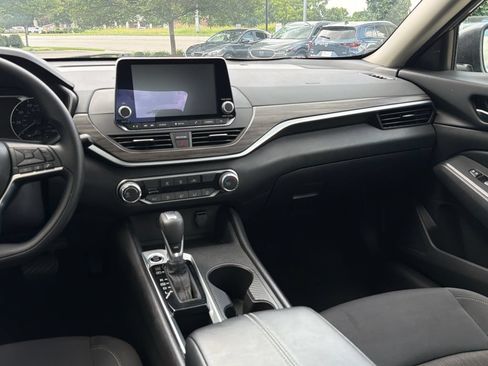 Used 2025 Nissan Altima 2.5 SV FWD image 29