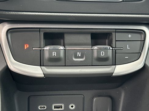 Used 2022 GMC Terrain SLE FWD image 29