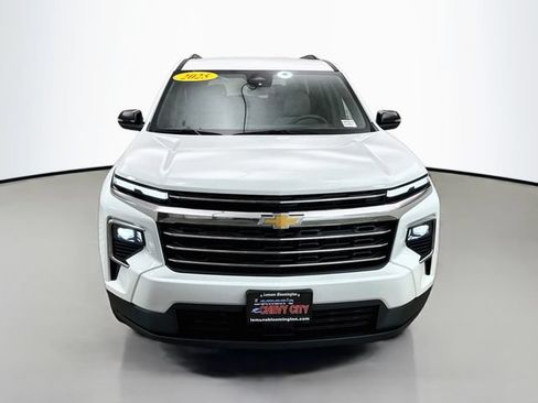 Used 2025 Chevrolet Traverse LT w/ LPO, Floor Liner Package FWD image 2