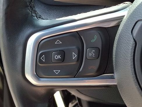 Used 2023 Jeep Wrangler Unlimited Sahara AWD/4WD image 21