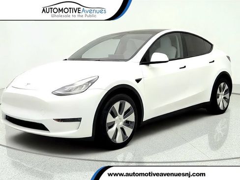 Used 2023 Tesla Model Y AWD image 1