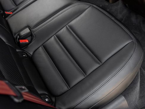 Certified 2024 Porsche Macan GTS AWD/4WD image 39
