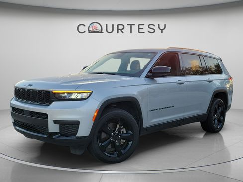 Used 2025 Jeep Grand Cherokee L Laredo AWD/4WD image 1