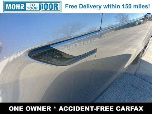 Used 2022 Land Rover Discovery S image 40