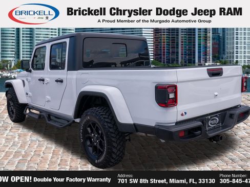Used 2025 Jeep Gladiator Sport AWD/4WD image 8