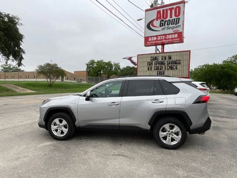 Used 2021 Toyota RAV4 LE AWD/4WD image 12