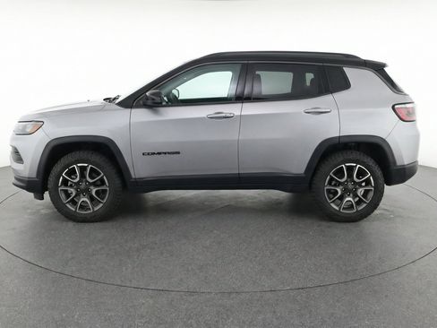 Used 2025 Jeep Compass Trailhawk AWD/4WD image 5