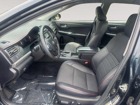 Used 2017 Toyota Camry SE FWD image 9
