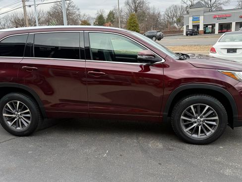 Used 2017 Toyota Highlander XLE image 8