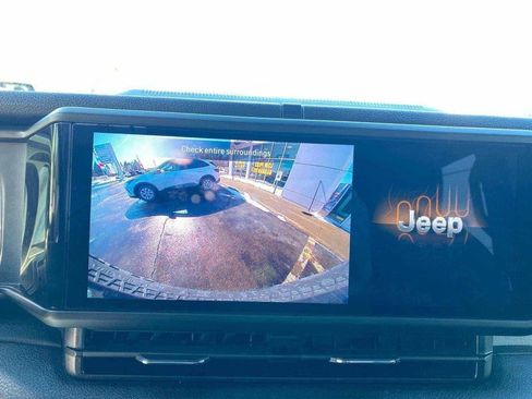 Used 2025 Jeep Wrangler Willys image 14