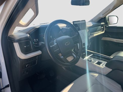 Used 2023 Ford Expedition Platinum image 9