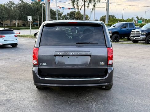 Used 2017 Dodge Grand Caravan SXT FWD image 6