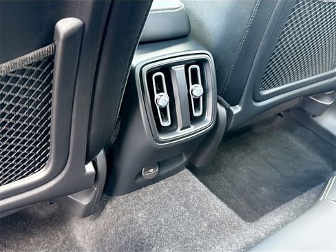 Used 2023 Volvo XC40 Recharge Plus image 28