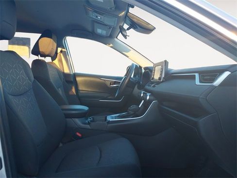 Used 2021 Toyota RAV4 XLE image 15