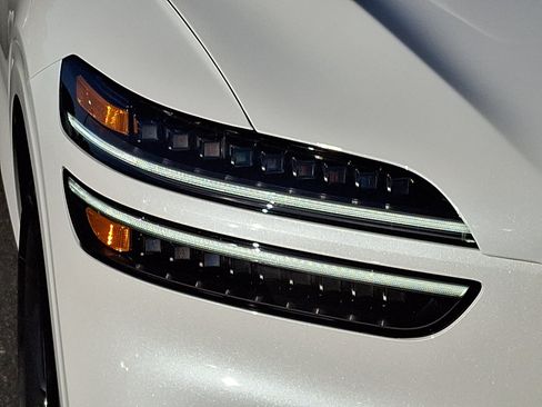 Certified 2026 Genesis GV70 2.5T Sport Prestige AWD/4WD image 9