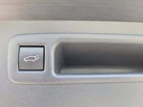 Used 2024 Toyota Highlander XLE AWD/4WD image 14