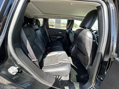 Used 2019 Jeep Cherokee Limited w/ Technology Group AWD/4WD image 31
