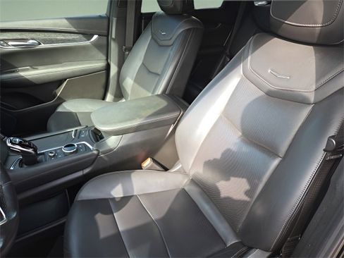 Used 2022 Cadillac XT5 Premium Luxury w/ Technology Package image 12