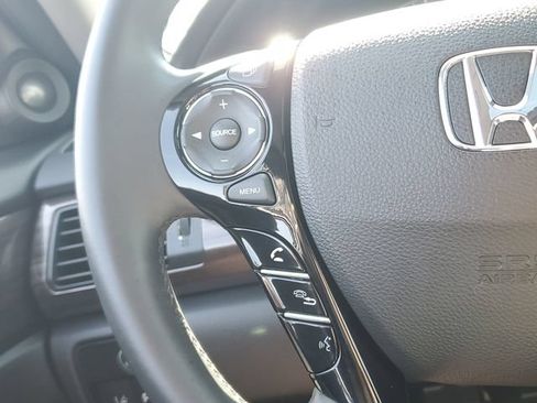 Used 2017 Honda Accord Touring image 23