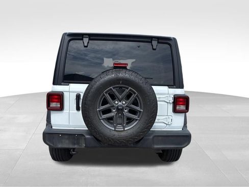 Used 2024 Jeep Wrangler Unlimited Sport AWD/4WD image 4